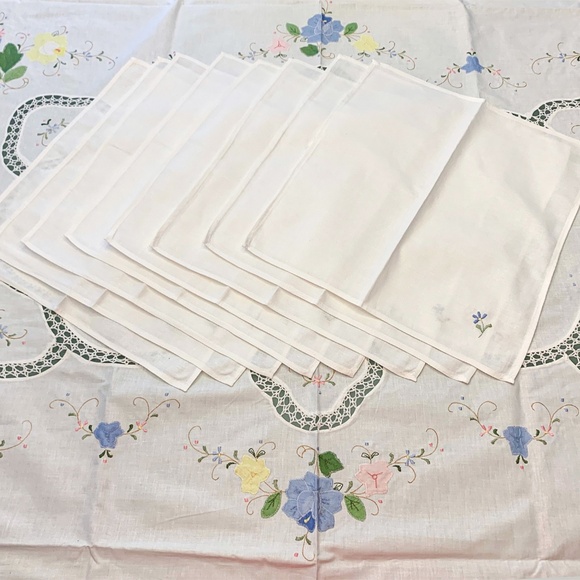 NEW Vintage Floral Embroidered Tablecloth + 8 Napkins - Picture 5 of 11